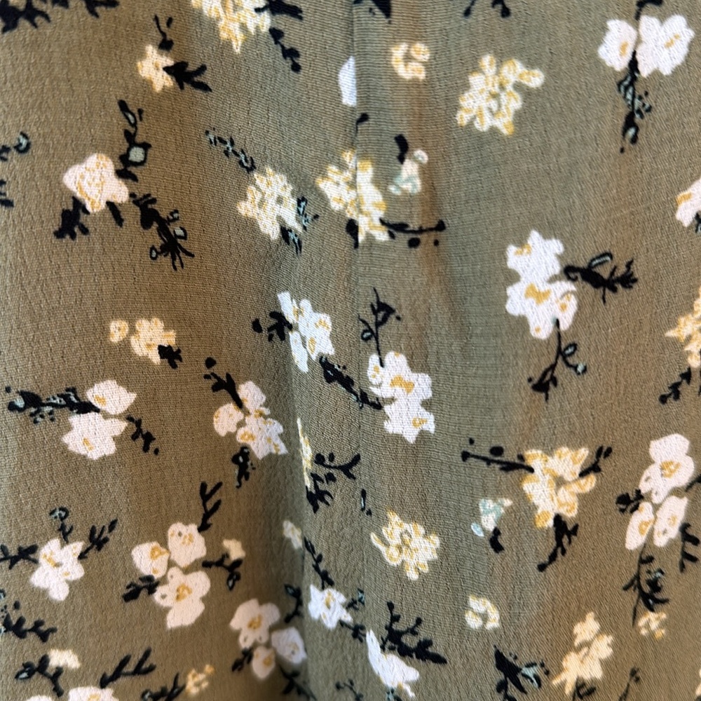 Aster the Label dress size Medium Sage green floral bubble sleeves lined. - Picture 5 of 10